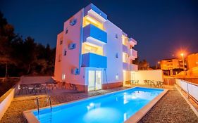 Apartments Podstrana With Shared Pool